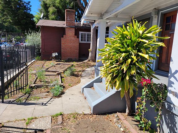 3rd image of 7321 Fountain Ave