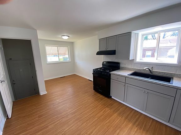 5th image of 651 Greenbay Ave