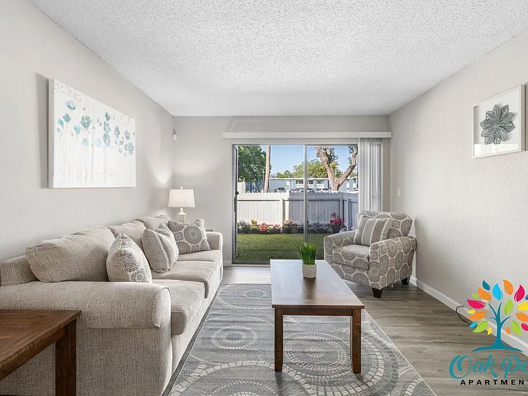 Oak Park Apartments — Photo 1