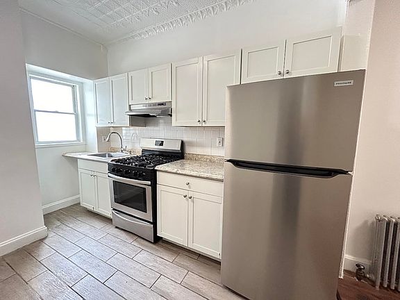 2nd image of 219 Highland Pl APT 1R