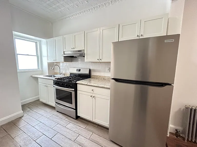 219 Highland Pl #1R — Photo 2
