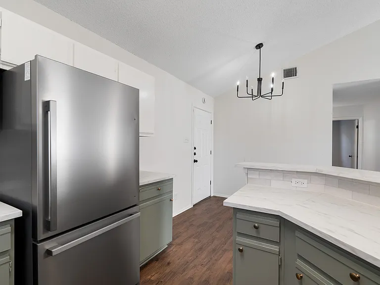 2909 W Slaughter Ln #B — Photo 39