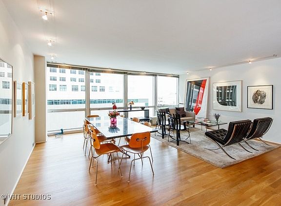 5th image of 330 W Diversey Pkwy APT 704