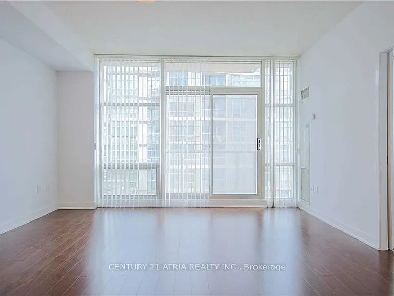 9 Spadina Ave #618 — Photo 11