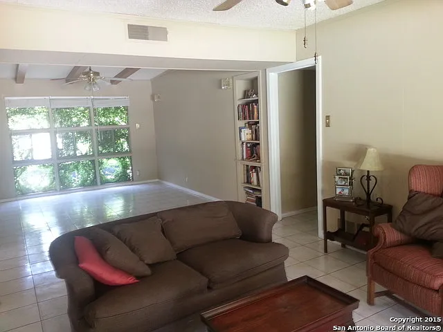 121 Riviera Dr — Photo 4