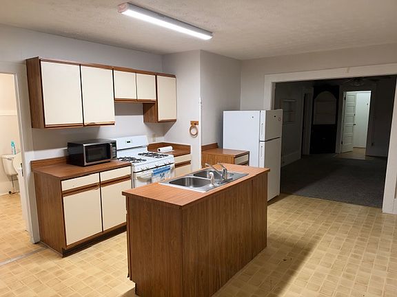 3rd image of 122 N Orange St APT B