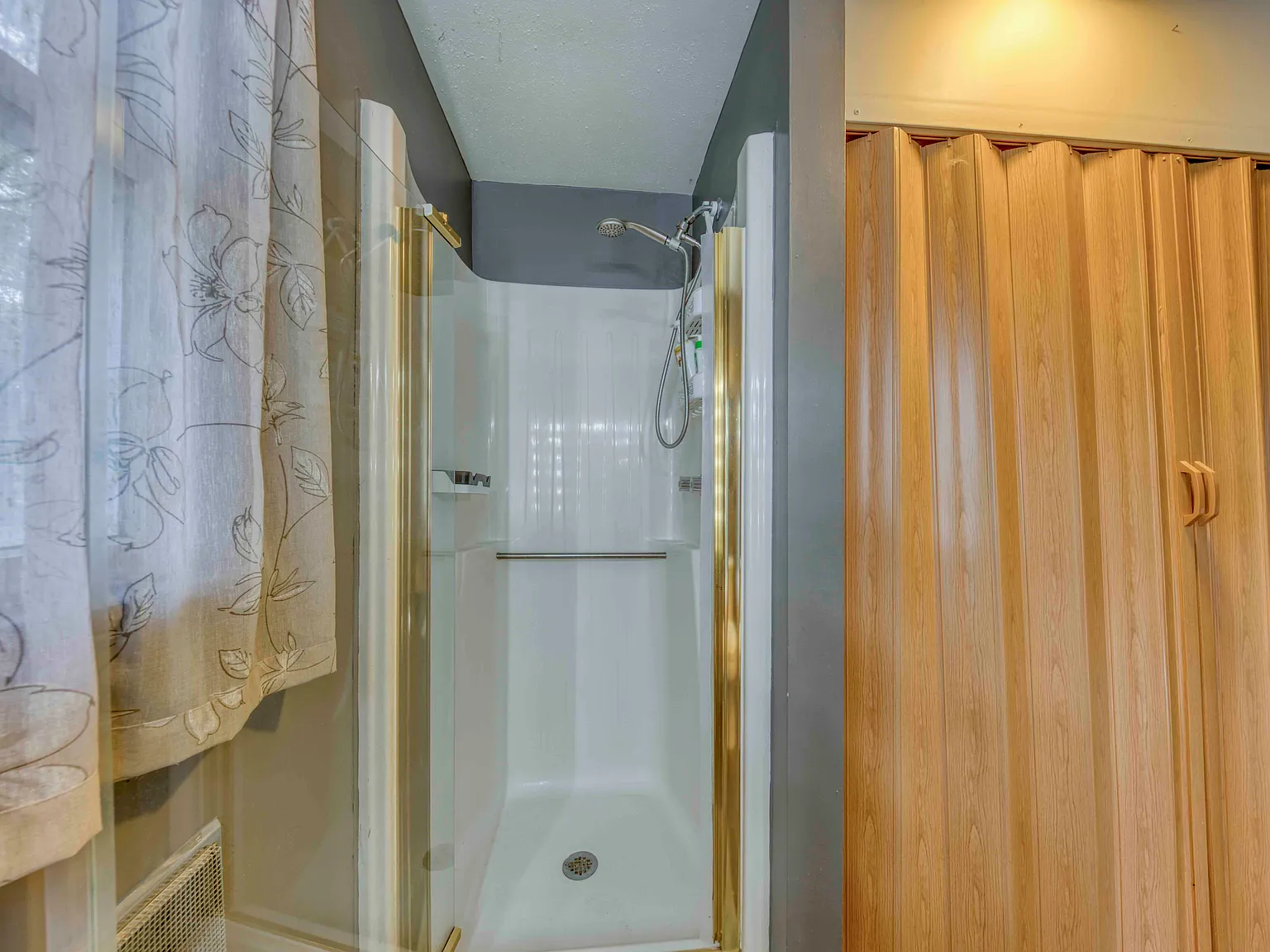 4 bed, 2400 sqft, $6,000 — Photo 4
