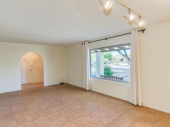 3rd image of 5235 N Whispering Hills Ln