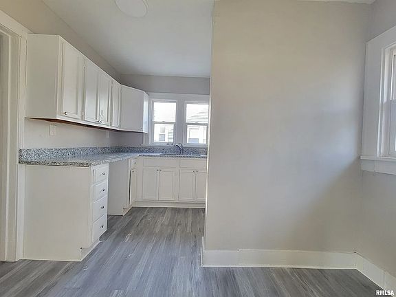5th image of 2142 N Delaware St
