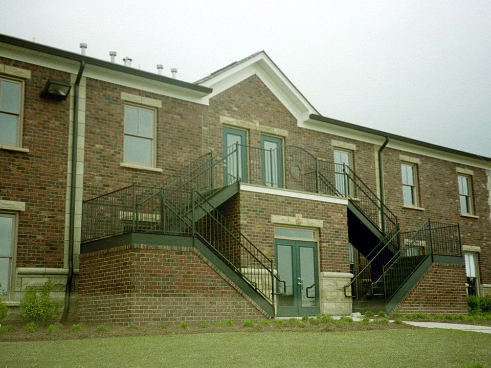 Back of building unit 402