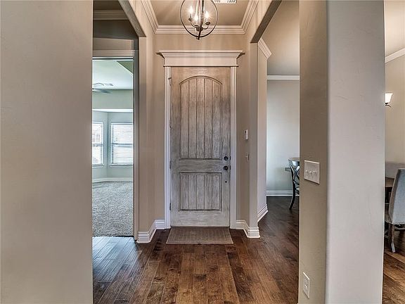 4th image of 1915 Inglenook Dr