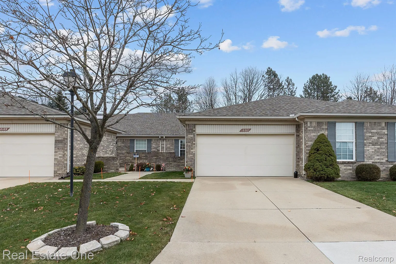 18207 Pleasant Valley Dr photo 1