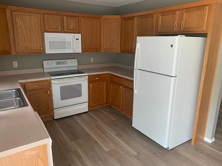 3039 W Walnut St — Photo 2