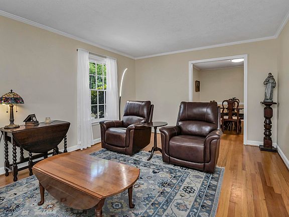 4th image of 3606 Greenleaf Rd