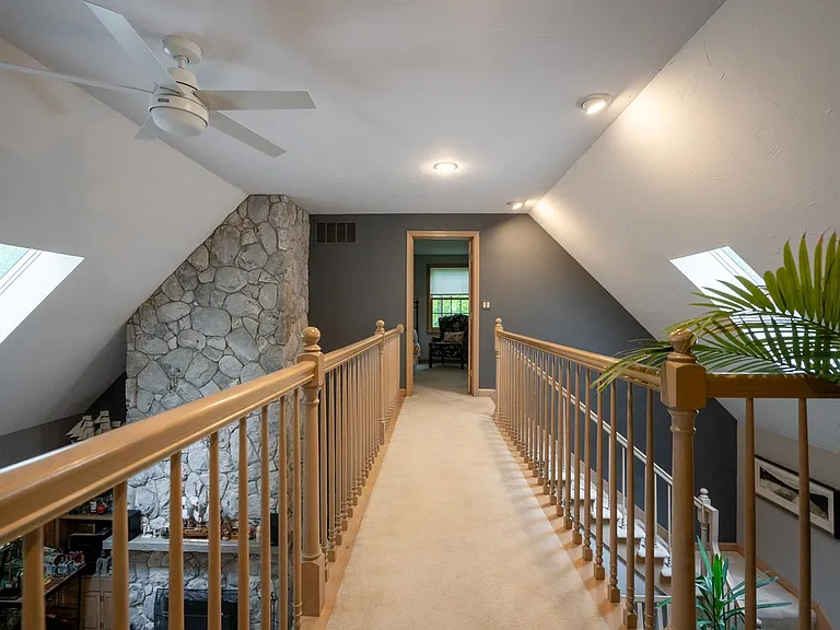 39 Robertson Dr — Photo 19