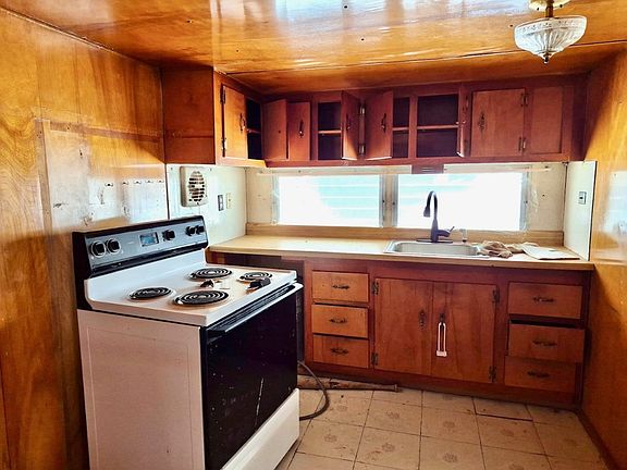 5th image of 2410 N Shore Dr
