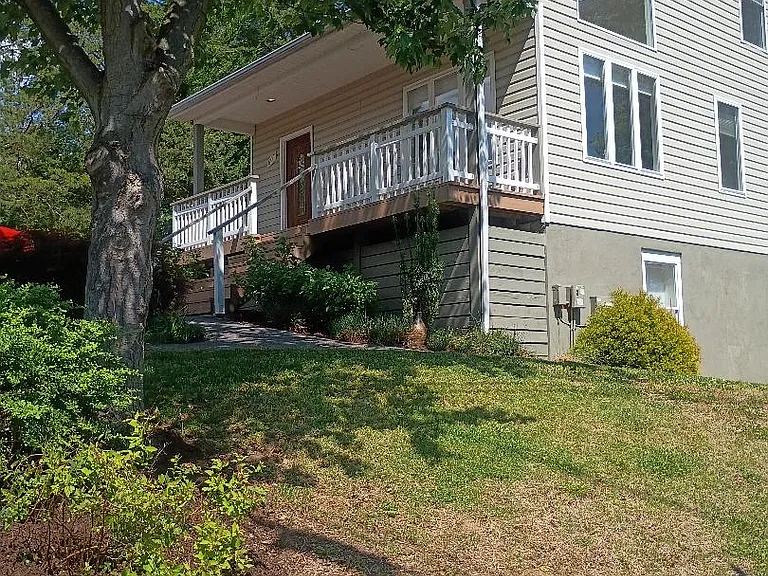607 Overhill Dr — Photo 4