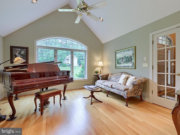 2nd image of 2813 Spring Valley Rd