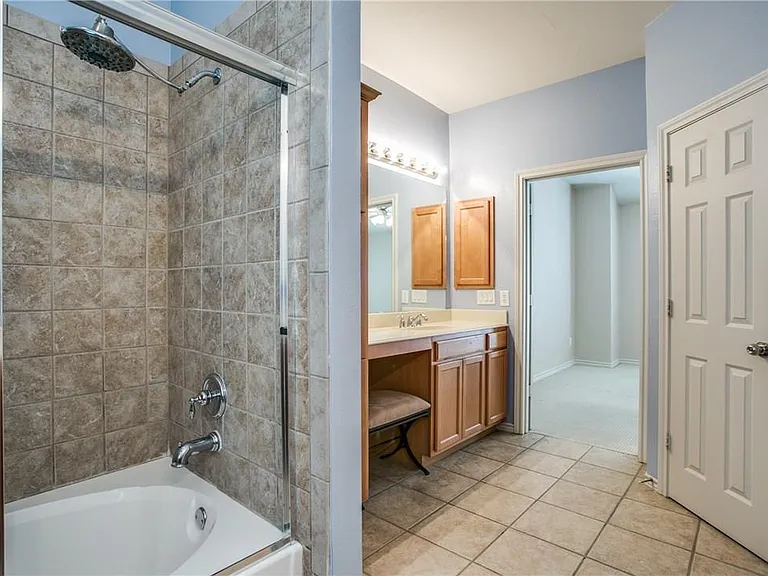 2415 Stutz Dr #D — Photo 14