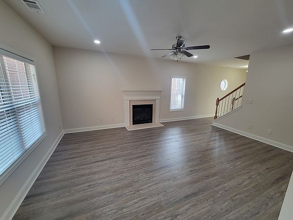4th image of 47 Thorncrest Ct