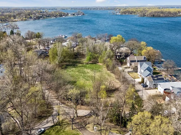 185 Lakeview Ave, Tonka Bay, MN 55331