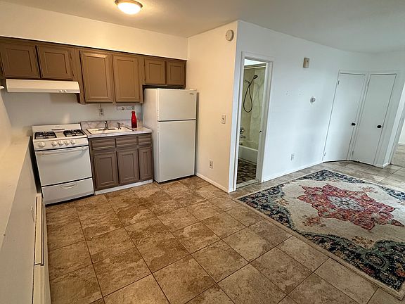 4th image of 407 Travis Ave #1