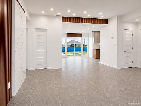 5th image of 307 Valencia Dr