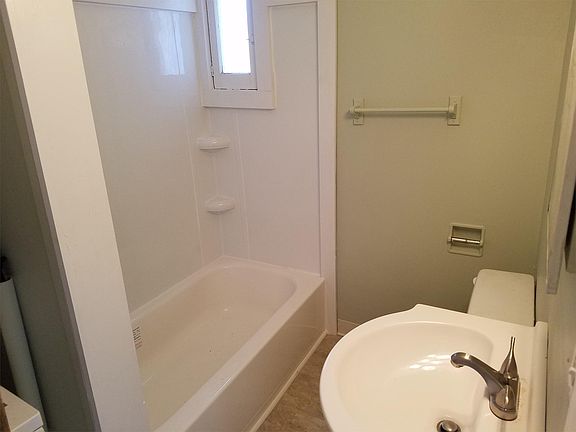 5th image of 9363 Elm St