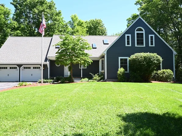 4 Fieldstone Dr, Hampstead, NH 03841