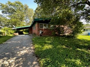 6802 Friarwood Dr, Saint Louis, MO 63134