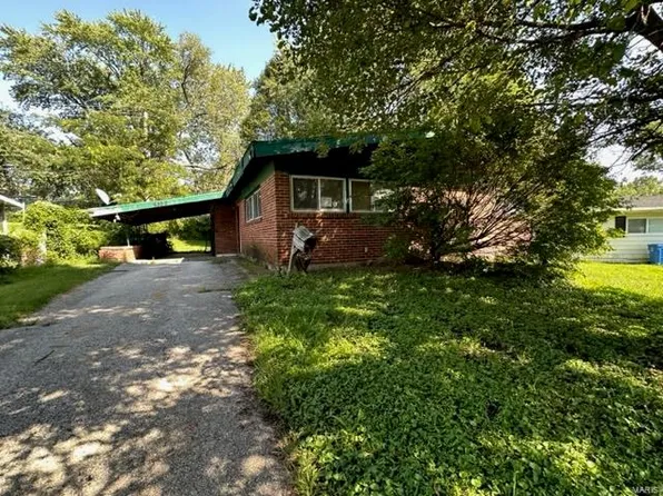 6802 Friarwood Dr, Saint Louis, MO 63134