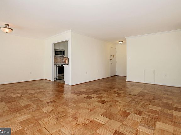4th image of 10401 Grosvenor Pl APT 910