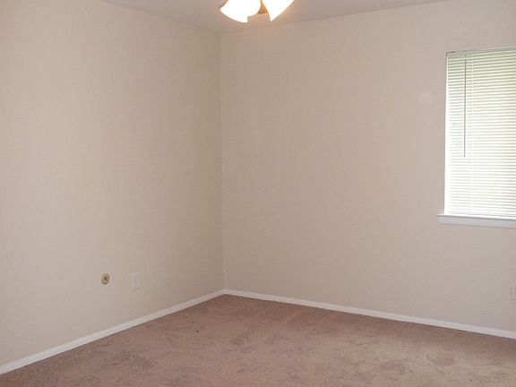 Large Master bedroom has new carpet and ceiling fans, and i