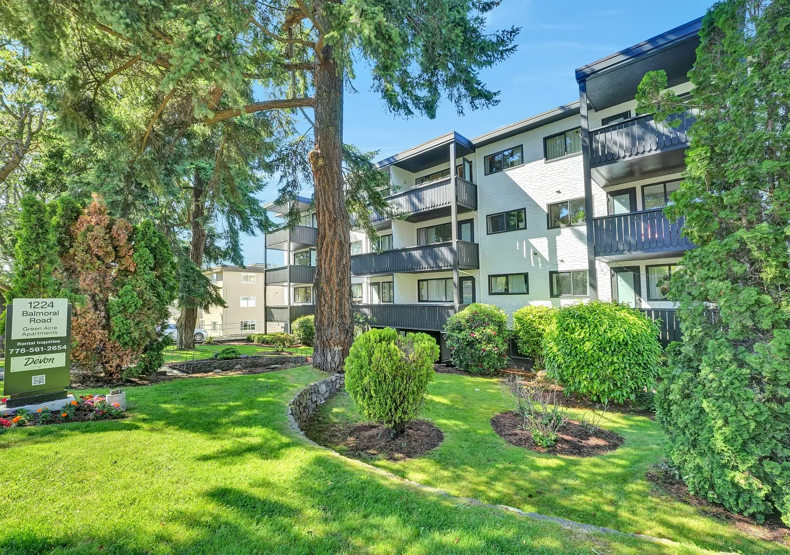 Green Acre Apartments — Photo 1