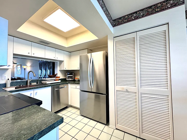 1155 Edgewater Cir — Photo 8