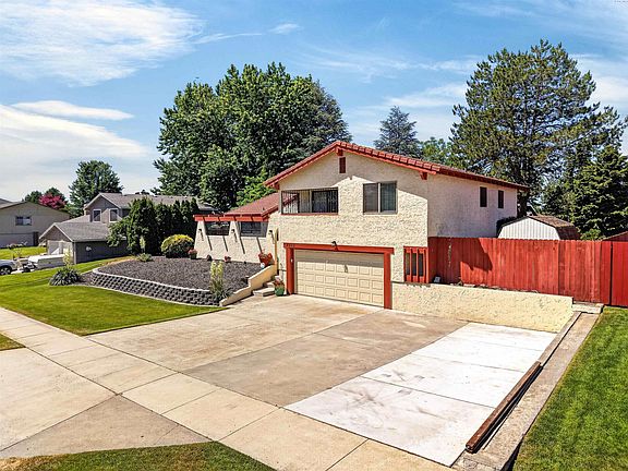 3rd image of 4212 Mojave Dr