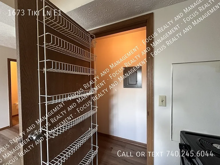 1673 Tiki Ln #E1 — Photo 4