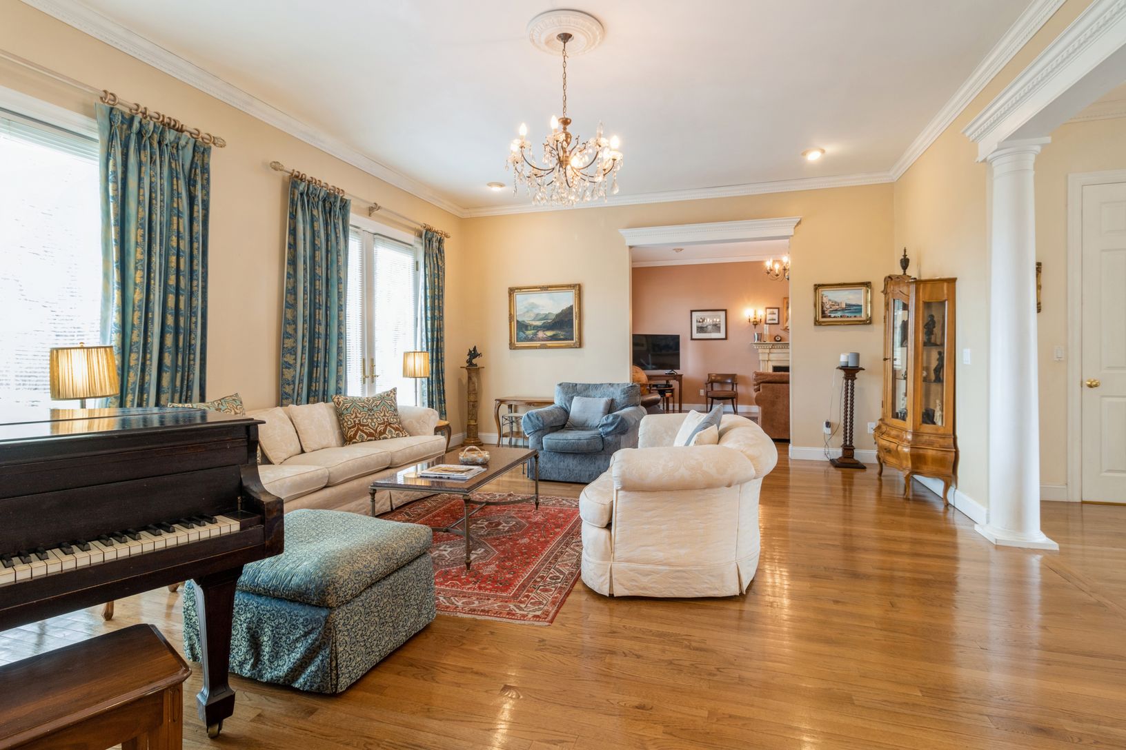  Relax, play the piano and enjoy!