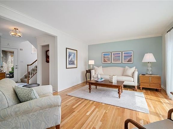3rd image of 612 Essex Ct