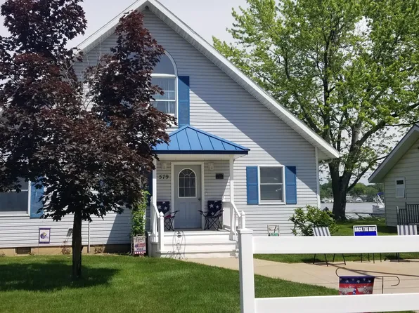 579 Eagle Point Rd, Lake Odessa, MI 48849