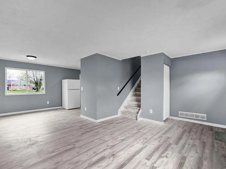 1034 W Kemper Rd — Photo 7