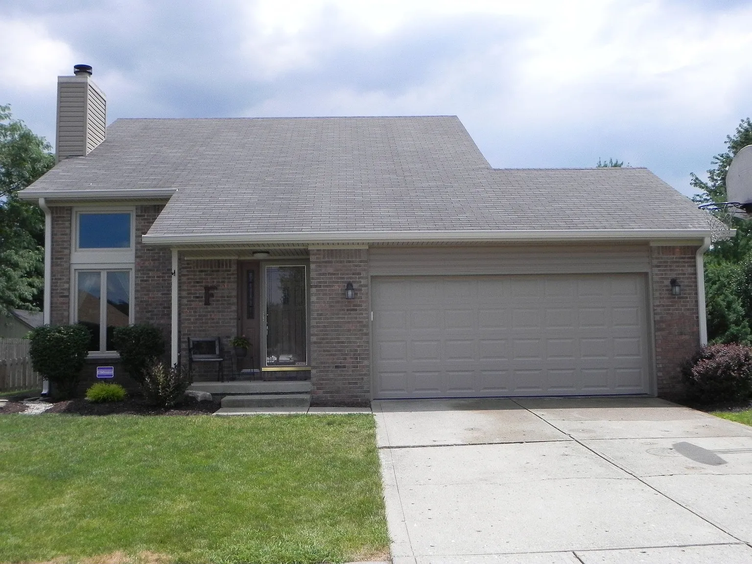 8949 Sunbow Dr photo 1