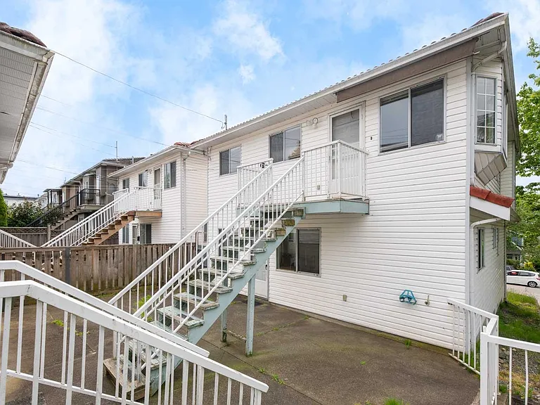 4502 Nanaimo St #MAIN — Photo 15