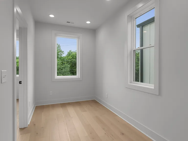 2305 Eastland Ave #E — Photo 25