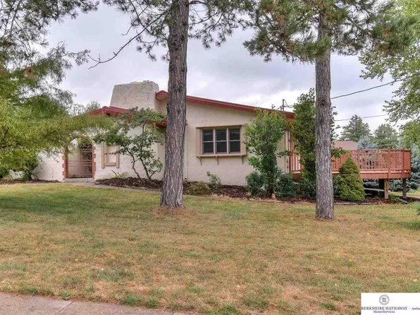 4680 Willit St, Omaha, NE 68152