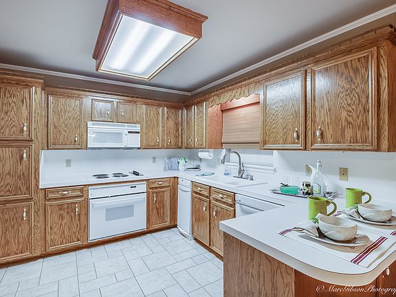 4th image of 2102 Mockingbird Ln