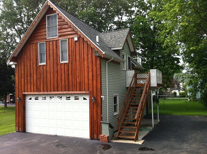 2nd image of 152 E Main St