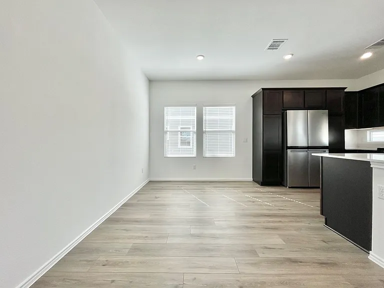 1517 Cobblecrest Ln — Photo 9
