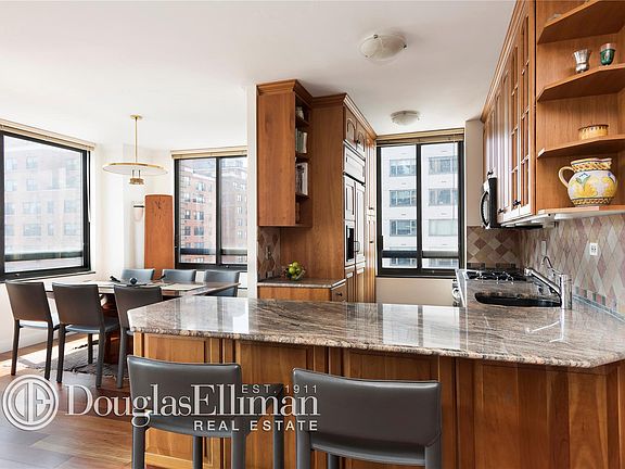 3rd image of 171 E 84th St APT 12B