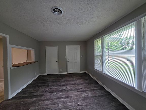 2nd image of 301 Chapel St #C
